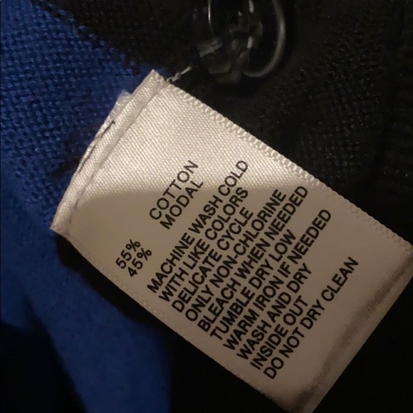 Greg Norman golf sweater vest. - Picture 6 of 6